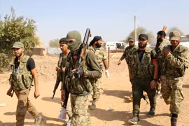 Các lực lượng ủng hộ Thổ Nhĩ Kỳ ở ngoại ô thị trấn biên giới Ras al-Ain, Syria ngày 16/10/2019. (Ảnh: AFP/TTXVN)
