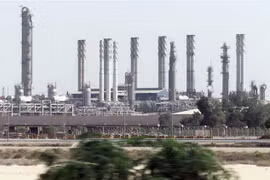 Cơ sở lọc dầu ở vịnh Jubail, miền Đông Bắc Saudi Arabia. (Ảnh: AFP/TTXVN)