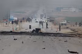 Hiện trường một vụ đánh bom tại tỉnh al-Hasakah, Đông Bắc Syria. (Ảnh: AFP/TTXVN)