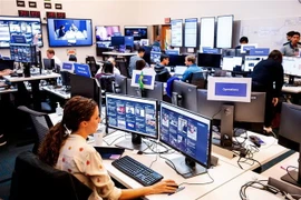 Nhân viên làm việc tại một bộ phận trong trụ sở hãng Facebook ở Menlo Park, California ngày 17/10/2018. (Ảnh: AFP/TTXVN)