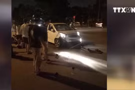 Hiện trường một vụ tai nạn xảy ra tối 22/4. (Nguồn: Vnews)