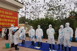 Cán bộ thú y tham gia cuộc diễn tập. (Ảnh: Phương Anh/TTXVN)