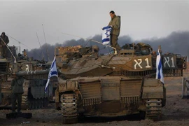 Binh sỹ Israel được triển khai tại khu vực gần biên giới Israel và Dải Gaza. (Ảnh: AFP/TTXVN)
