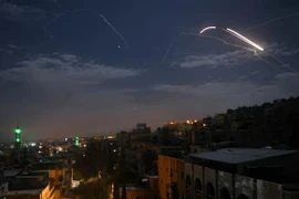 Tên lửa phòng không của Syria ngăn chặn một vụ tấn công bằng tên lửa trên bầu trời Damascus ngày 21/1/2019. (Ảnh: AFP/TTXVN)