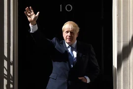 Tân Thủ tướng Anh Boris Johnson tại số 10 phố Downing ở thủ đô London. (Ảnh: THX/TTXVN)