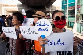 Tuần hành ở thủ đô Bangkok phản đối hoãn tổng tuyển cử hôm 6/1. (Ảnh: AFP/TTXVN)