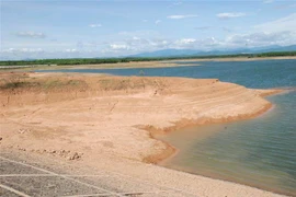 Hồ chứa nước La Ngà (Quảng Trị) chỉ còn đạt 19,1% dung tích thiết kế. (Ảnh: Thanh Thủy/TTXVN)