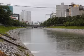 Sông Tô Lịch. (Ảnh: Thành Đạt/TTXVN)