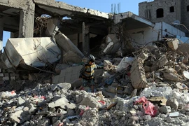 Cảnh đổ nát sau cuộc không kích của liên quân Arab do Saudi Arabia dẫn đầu tại Sanaa, Yemen ngày 29/12/2017. (Nguồn: THX/TTXVN)