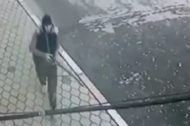 Khoảnh khắc kẻ khủng bố xả súng tại nhà thờ Thiên Chúa giáo ở Nga