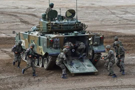 Các binh sỹ Hàn Quốc tham gia một cuộc diễn tập. (Nguồn: AFP/TTXVN)