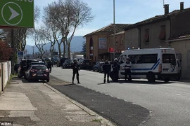 Cảnh sát tại hiện trường vụ nổ súng, bắt cóc. (Nguồn: Twitter)