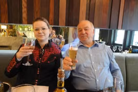 Cựu đại tá tình báo Nga Sergey Skripal và con gái Yulia. (Nguồn: thesun.co.uk)