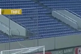 Pha phản lưới nhà hài hước của Quảng Nam ở trận gặp Thanh Hóa