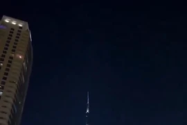 Hàng nghìn drone xếp hình ông già Noel ở Dubai mừng Giáng sinh