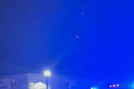 Video vụ chiếc xe 4 chỗ đâm vào đoàn xe hộ tống ông Joe Biden 