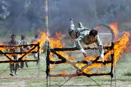 [Photo] Mãn nhãn với màn trình diễn của Bộ đội đặc công Việt Nam 