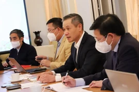 Đại sứ Nguyễn Minh Vũ (thứ 2, phải sang) phát biểu tại Hội thảo. (Ảnh: Mạnh Hùng/Vietnam+) 