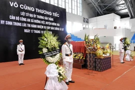 Lễ viếng Liệt sỹ, Đại úy Trương Văn Thắng. (Ảnh: Nguyên Lý/TTXVN)