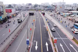 Nút giao thông An Sương được hoàn thành vào tháng 9/2020 với quy mô 3 tầng, gồm: hầm chui, cầu vượt và tầng mặt đất. (Ảnh: Tiến Lực/TTXVN)