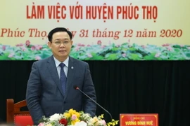 Bí thư Thành ủy Hà Nội Vương Đình Huệ phát biểu tại buổi làm việc với Huyện ủy Phúc Thọ. (Ảnh: Văn Điệp/TTXVN)
