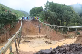Vị trí sụt lún nghiêm trọng tại Km53+400, Quốc lộ 26, đoạn qua đèo M’Đrắk, huyện M’Đrắk, tỉnh Đắk Lắk. (Ảnh: Tuấn Anh/TTXVN)