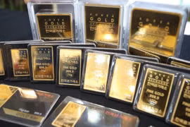 Vàng miếng được bày bán. (Ảnh: Yonhap/TTXVN)