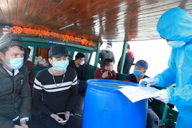 Cơ quan chức năng tiến hành lấy lời khai, lập biên bản. (Nguồn: quangninh.gov.vn)