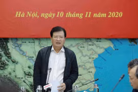 Phó Thủ tướng Chính phủ, Trưởng Ban Chỉ đạo Trung ương về Phòng, chống thiên tai Trịnh Đình Dũng phát biểu chỉ đạo. (Ảnh: Vũ Sinh/TTXVN)