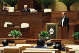 Phó Thủ tướng Thường trực Trương Hòa Bình trình bày báo cáo của Chính phủ về công tác phòng ngừa, chống tội phạm và vi phạm pháp luật; công tác thi hành án và công tác phòng, chống tham nhũng năm 2020. (Ảnh: Lâm Khánh/TTXVN)