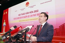 Chủ tịch Quốc hội Vương Đình Huệ phát biểu tổng kết, bế mạc hội thảo. (Ảnh: Doãn Tấn/TTXVN)