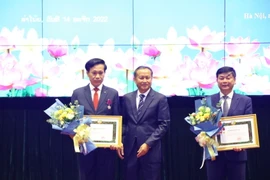 hạng Ba cho 1 cá nhân và 2 tập thể Học viện Chính trị quốc gia Hồ Chí Minh. (Ảnh: Văn Điệp/TTXVN)