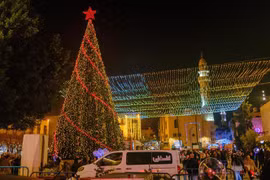 Một góc quảng trường gần Nhà thờ Giáng sinh ở Bethlehem thu hút đông đảo du khách. (Ảnh: Quang Minh/TTXVN)