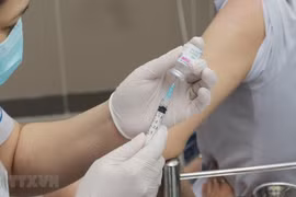 Tiêm vaccine ngừa COVID-19. (Nguồn: TTXVN)