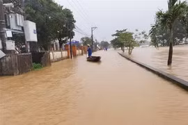 Đường giao thông ở xã Hải Phong, huyện Hải Lăng, tỉnh Quảng Trị bị ngập lụt. (Ảnh: Nguyên Lý/TTXVN)