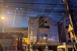 Hiện trường vụ cháy quán karaoke An Phú. (Ảnh: Huyền Trang TTXVN)