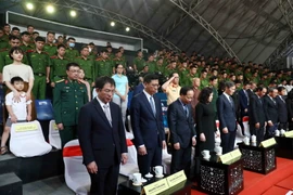 Các đại biểu tưởng niệm nạn nhân tử vong do tai nạn giao thông tại Việt Nam năm 2022. (Ảnh: Phạm Kiên/TTXVN)