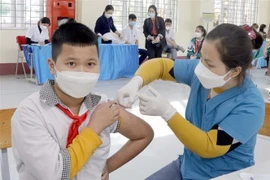 Tiêm vaccine ngừa COVID-19. (Nguồn: TTXVN)