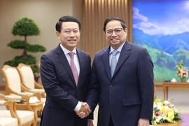 Thủ tướng Phạm Minh Chính tiếp Phó Thủ tướng, Bộ trưởng Ngoại giao Lào Saleumxay Kommasith. (Ảnh: Dương Giang/TTXVN)