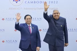 Thủ tướng Phạm Minh Chính gặp Phó Tổng thống Ấn Độ Jagdeep Dhankhar. (Ảnh: Dương Giang/TTXVN)