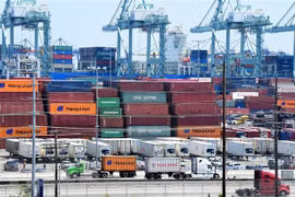 Container hàng hóa tại cảng Long Beach, bang California (Mỹ). (Ảnh: AFP/TTXVN)