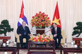 Ông Nguyễn Văn Nên, Ủy viên Bộ Chính trị, Bí thư Thành ủy Thành phố Hồ Chí Minh (phải) tiếp Thủ tướng Cuba Manuel Marrero Cruz. (Ảnh: Xuân Khu/TTXVN)