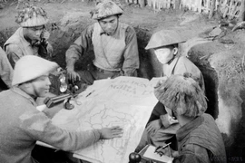 Trong đợt 1 của chiến dịch, sau khi tiêu diệt vị trí Gia Phù, ngày 17 và 18/10/1952, các cánh quân của Đại đoàn 308 lần lượt tấn công và tiêu diệt hoàn toàn 2 vị trí Nghĩa Lộ đồi và Nghĩa Lộ phố. (Ảnh: TTXVN)