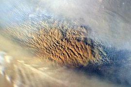 Một cơn lốc cát trên Sao Hỏa. (Nguồn: NASA)