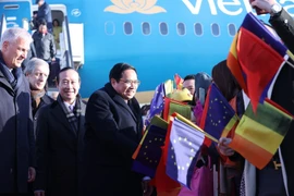 Thủ tướng Phạm Minh Chính bắt đầu chuyến tham dự Hội nghị cấp cao kỷ niệm 45 năm ASEAN-EU và thăm chính thức Vương quốc Bỉ. (Ảnh: Dương Giang/TTXVN)