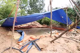 Hiện trường vụ khai thác vàng trái phép tại khu vực núi Tơ Nung, xã Chơ Glong, huyện Kông Chro, tỉnh Gia Lai. (Ảnh: Hồng Điệp/TTXVN)