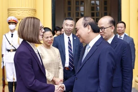 Sáng 14/11, tại Phủ Chủ tịch, Chủ tịch nước Nguyễn Xuân Phúc tiếp bà Kate Brown, Thống đốc bang Oregon, Hoa Kỳ đang thăm và làm việc tại Việt Nam. (Ảnh: Thống Nhất/TTXVN)