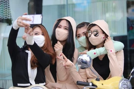 Tác nhân chính gây ung thư da là tia UV (tia cực tím, tia tử ngoại) có trong ánh nắng mặt trời. Tia UV xuyên qua da, gây tổn thương cho các tế bào, sau đó sẽ dẫn tới ung thư da.