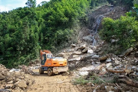 Thôn Ki Công Hồ tan hoang vì cơn lũ bất ngờ càn quét qua. (Ảnh: Minh Sơn/Vietnam+)