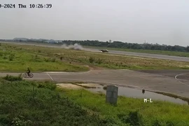 Khoảnh khắc máy bay Yak-130 của Bangladesh đập thẳng xuống đường băng vì bay lỗi